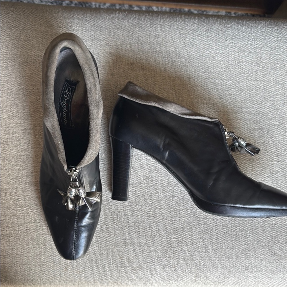 Brighton Black Heeled Boots with Sleek Design